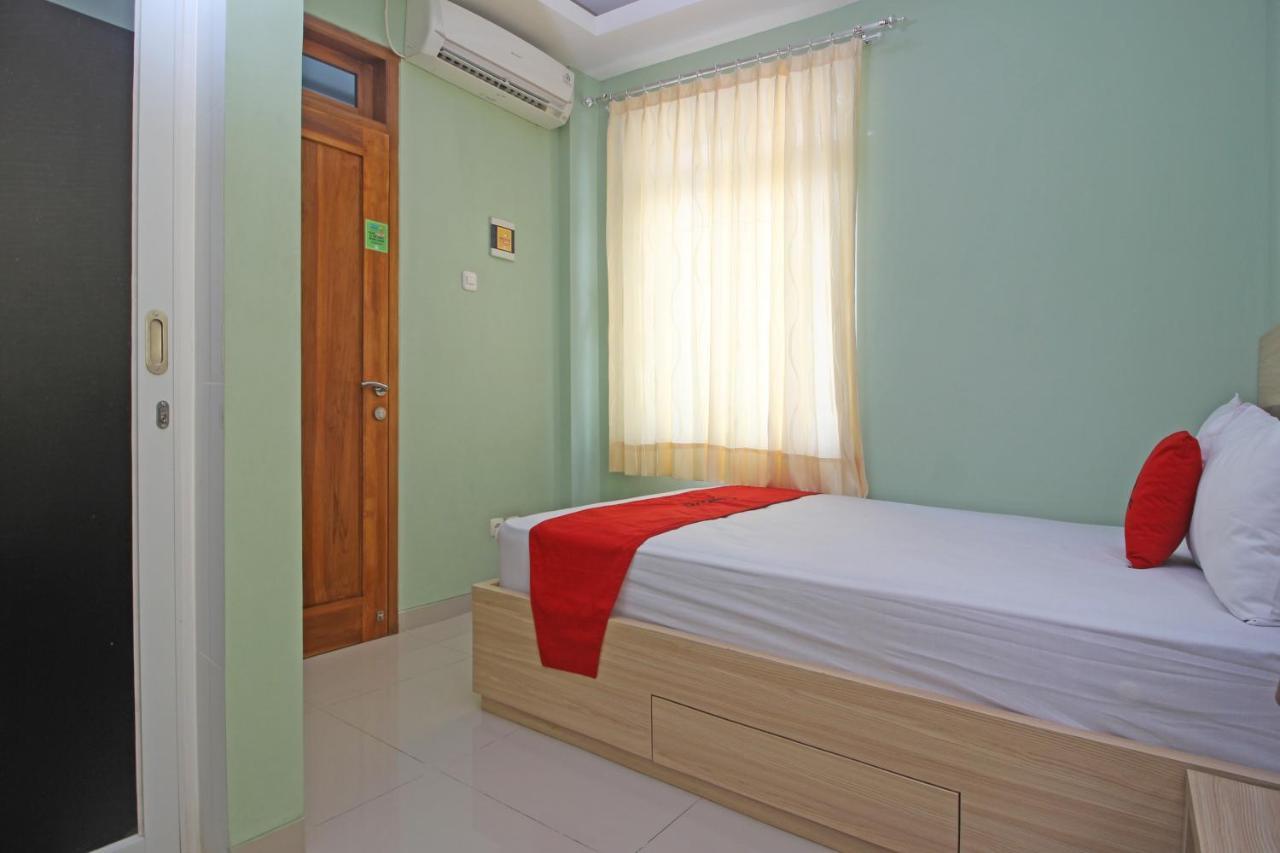 Reddoorz Near Solo Balapan Station Hotel Exterior photo